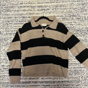 Universal Thread Black and Tan striped Sweater Women’s